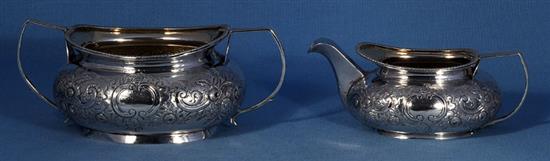 A George III silver sugar bowl and cream jug, by James Turner, bowl height 80mm, weight 17.8oz/556grms.